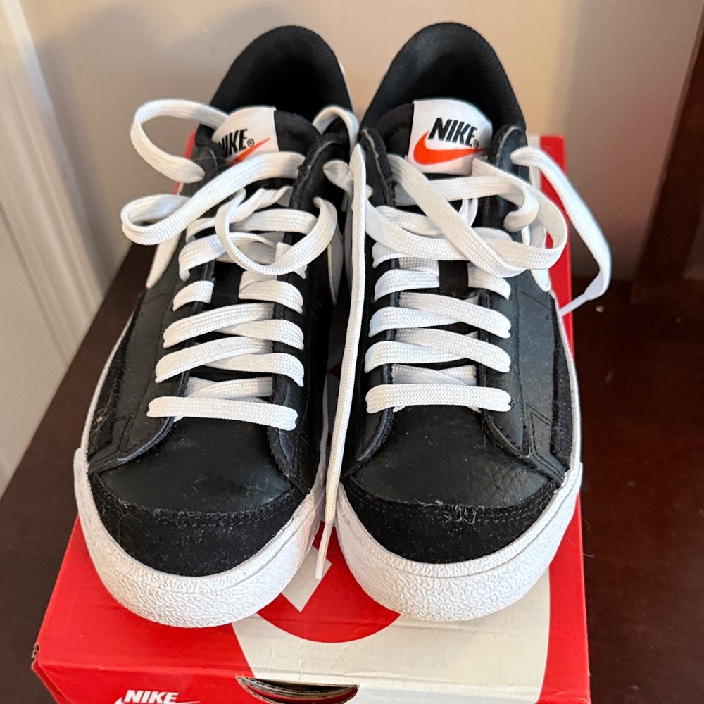 Nike Classic Black and White Low-Tops blazer low ‘77